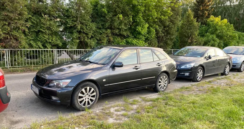 łódzkie Lexus IS cena 10000 przebieg: 253034, rok produkcji 2004 z Warszawa